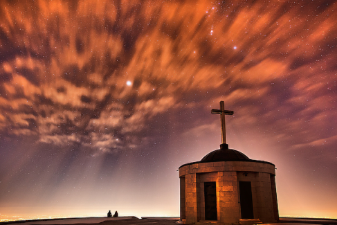 Épület fotó retusálás 01 - Keresztény kegyhely külső nézetes látképe "némileg" feldobva pár extra preset-tel.