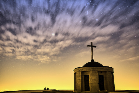 Épület fotó retusálás 02 - Keresztény kegyhely külső nézetes látképe "némileg" feldobva pár extra preset-tel.