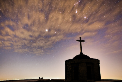 Épület fotó retusálás 04 - Keresztény kegyhely külső nézetes látképe "némileg" feldobva pár extra preset-tel.