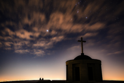 Épület fotó retusálás 05 - Keresztény kegyhely külső nézetes látképe "némileg" feldobva pár extra preset-tel.