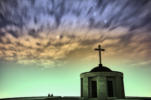 Épület fotó retusálás 08 - Keresztény kegyhely külső nézetes látképe "némileg" feldobva pár extra preset-tel.