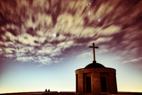 Épület fotó retusálás 10 - Keresztény kegyhely külső nézetes látképe "némileg" feldobva pár extra preset-tel.