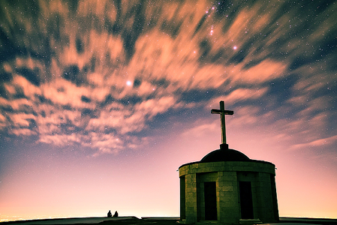 Épület fotó retusálás 11 - Keresztény kegyhely külső nézetes látképe "némileg" feldobva pár extra preset-tel.