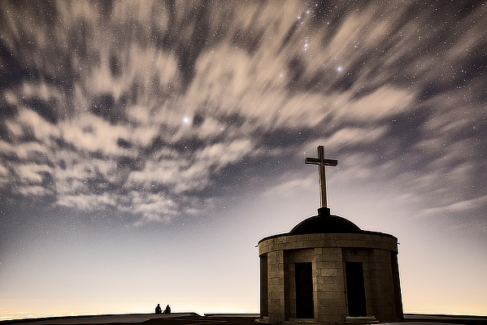 Épület fotó retusálás 13 - Keresztény kegyhely külső nézetes látképe "némileg" feldobva pár extra preset-tel.