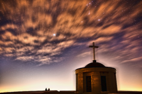 Épület fotó retusálás 15 - Keresztény kegyhely külső nézetes látképe "némileg" feldobva pár extra preset-tel.