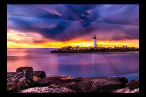 Gyűrt hatás 24 - Tengeri öbölben egy világítótorony az esti naplementében különféle hajtott és gyűrt effektel.