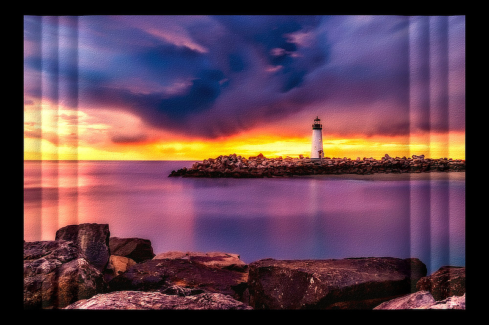 Gyűrt hatás 04 - Tengeri öbölben egy világítótorony az esti naplementében különféle hajtott és gyűrt effektel.